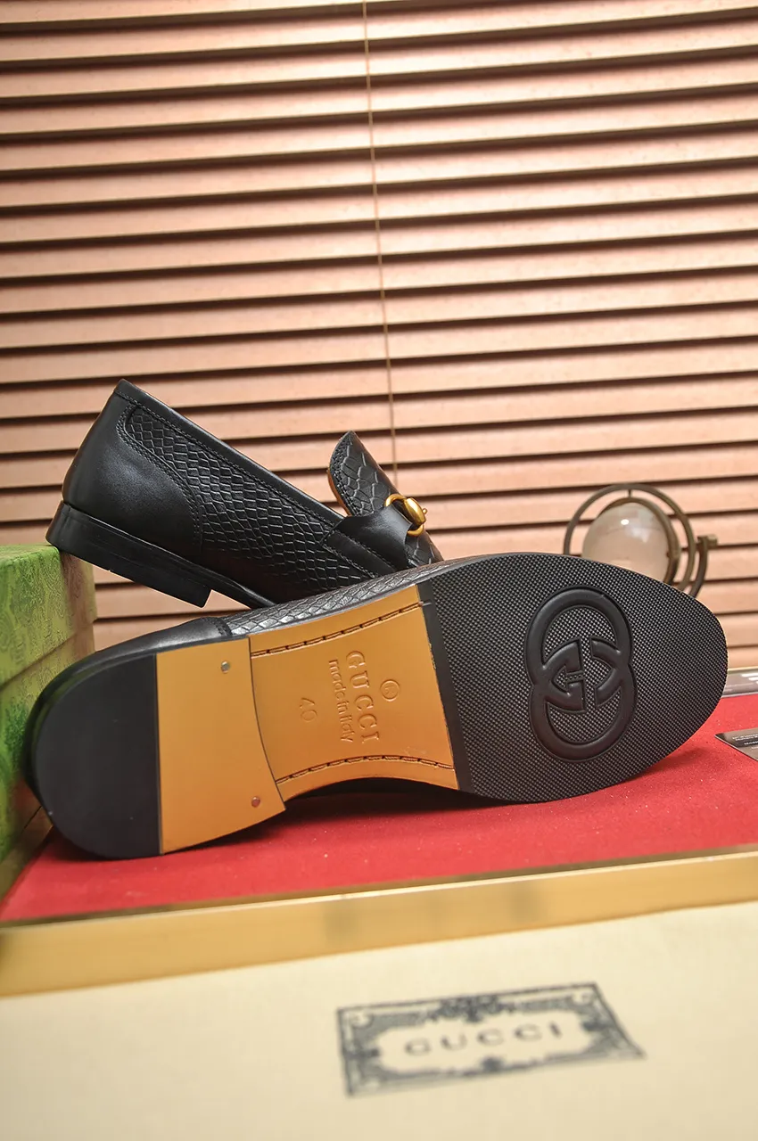 Men's shoes 💰600💶 Brand: GUCCI (Gucci) Standard size: Men's size 38/44 (45 can be customized) Grade: Same as the official website Original quality Material: Original cowhide Water-dyed cowhide lining Original rubber outsole Style category: Men's fashionable casual leather shoes Distinguished big-name luxury elements Top luxury Color: Actual picture